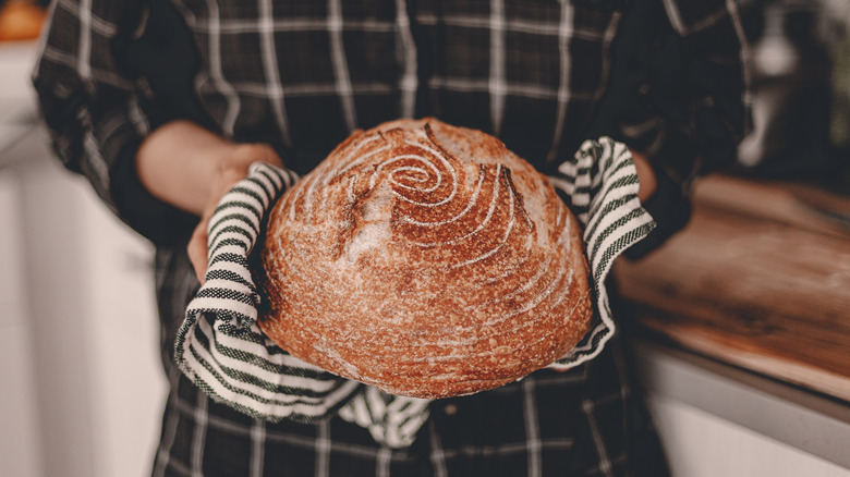 https://www.tastingtable.com/img/gallery/x-ways-to-make-homemade-bread-better/intro-1639080866.jpg