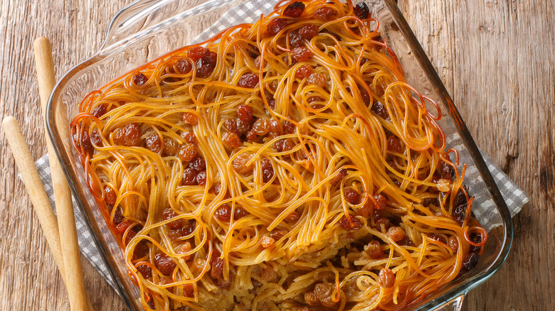 noodle kugel with raisins