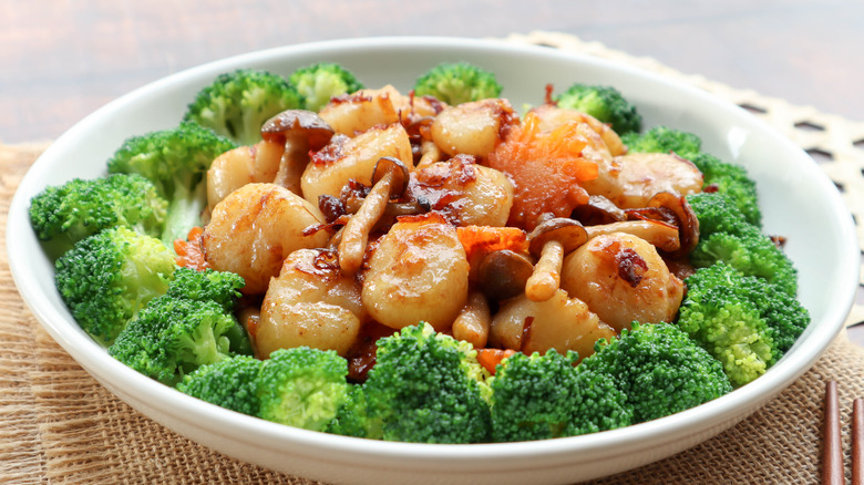 XO scallops mushrooms and broccoli 