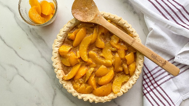 peach pie filling in pie crust