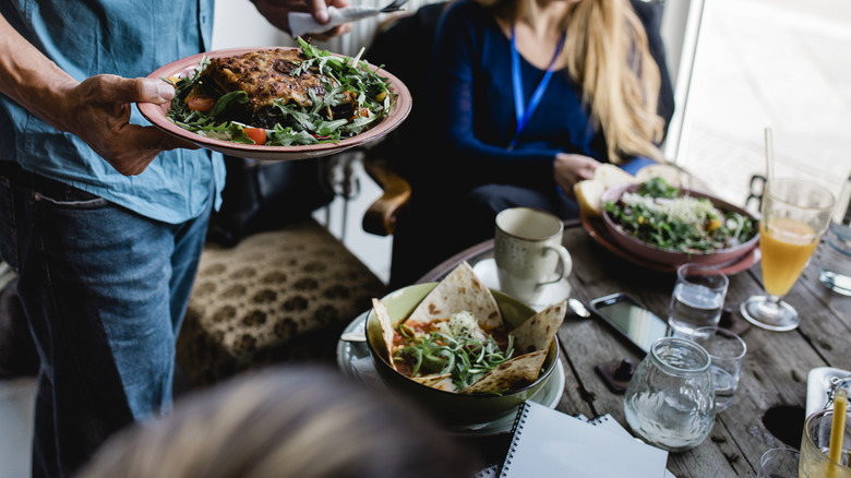 Vegan restaurant table service