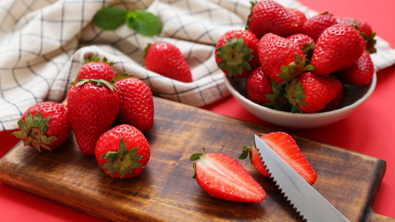 Strawberries on cutting board 