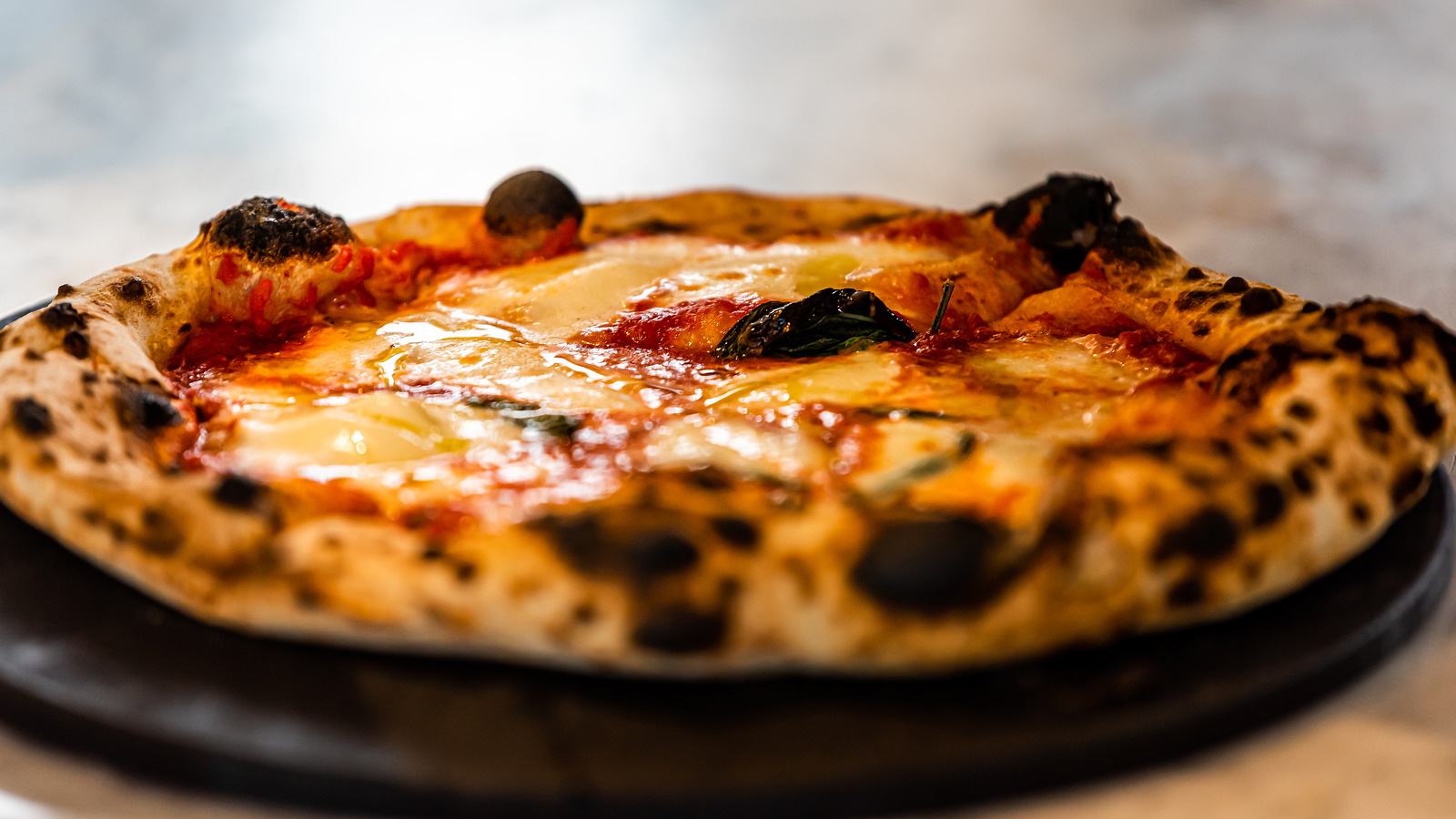 Why You Shouldn't Resist Charred Pizza Crust, According To An Expert