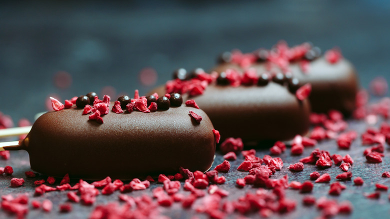 chocolate bars with freeze-dried raspberries