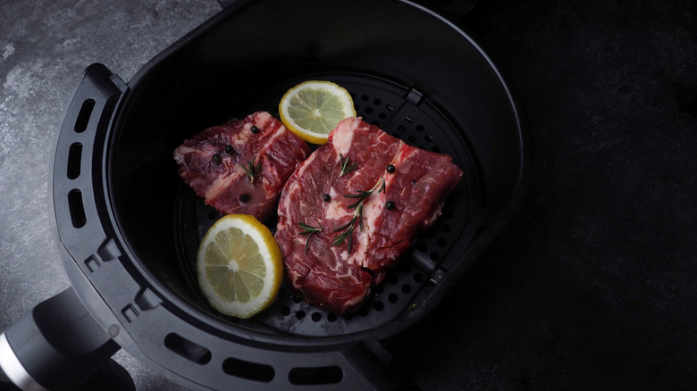 steak in air fryer basket