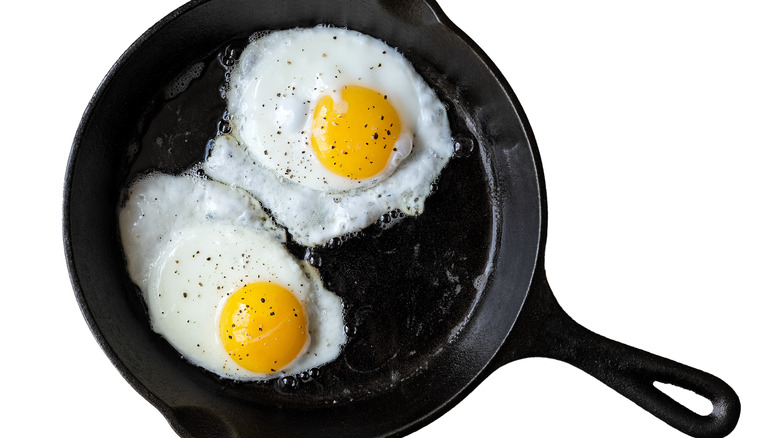 cast iron skillet fried eggs