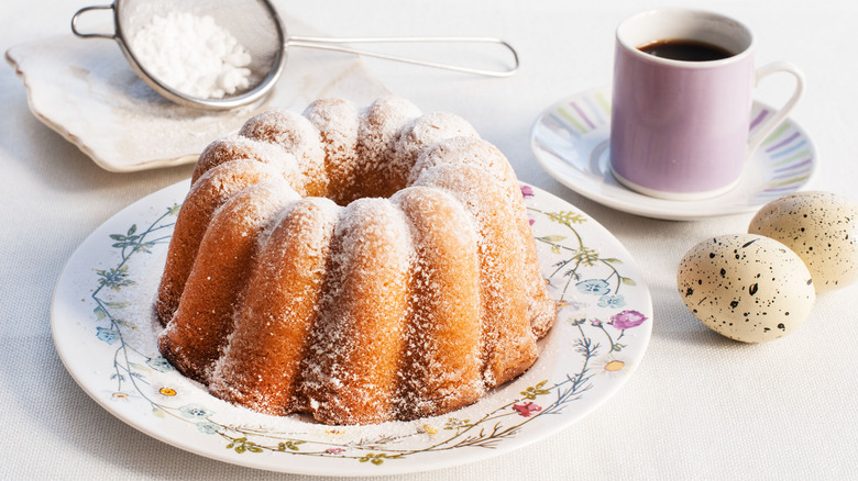 bundt cake with powder