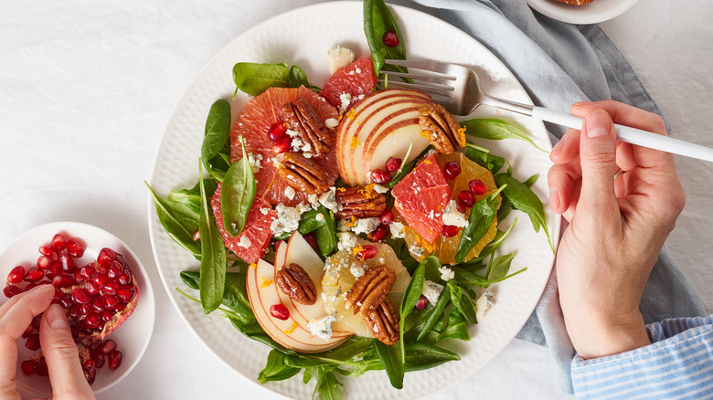 citrus salad with nuts 