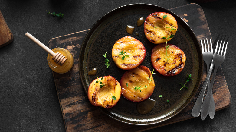 Cooked peaches on a plate