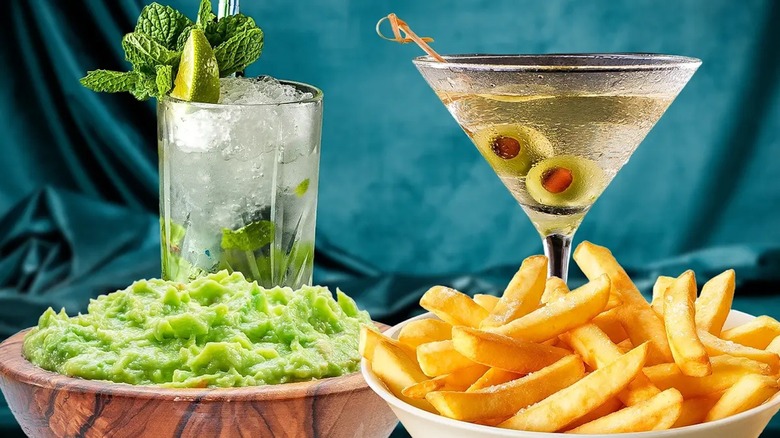 Cocktails with snacks 