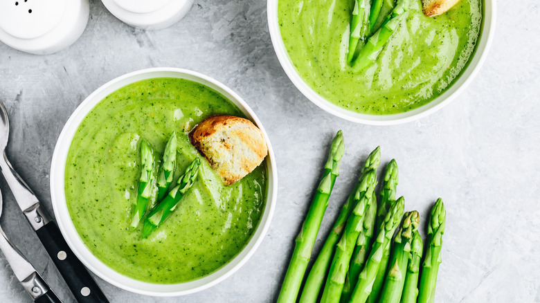 Green Gazpacho in two bowls 