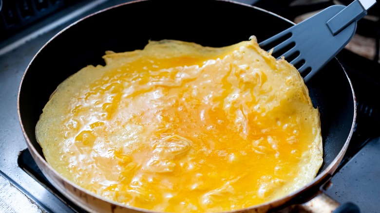 Thin layer of eggs in frying pan