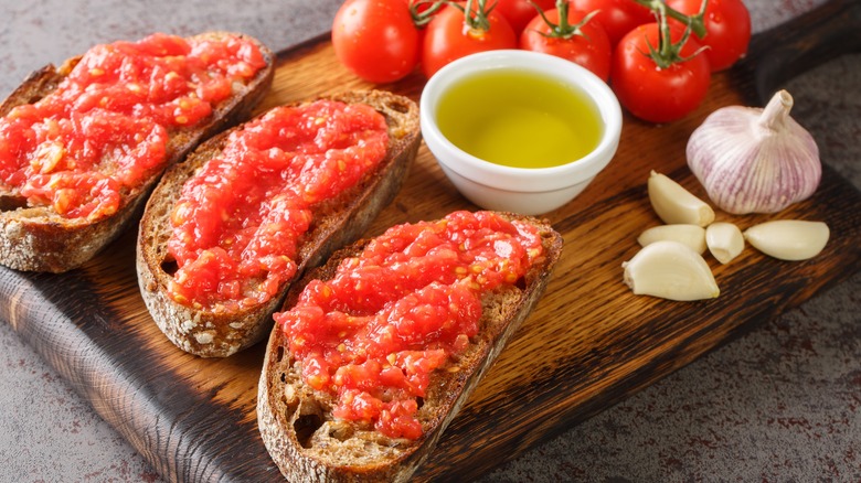 Bread with tomatoes on top and garlic