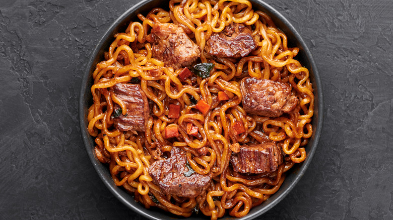 ramen with steak in bowl