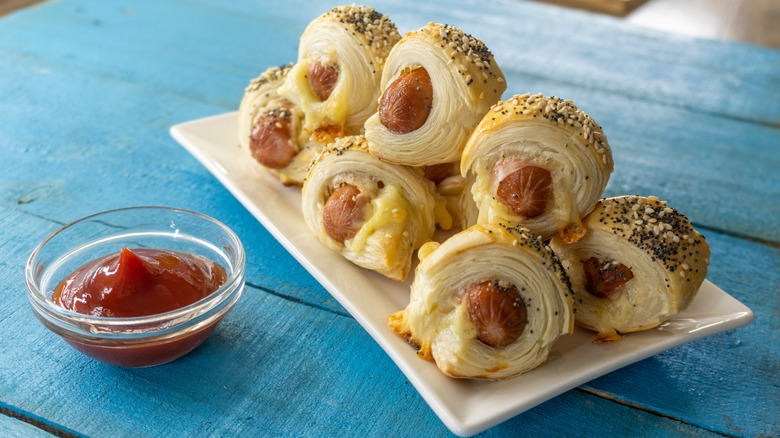 pigs in a blanket with everything bagel seasoning on a plate