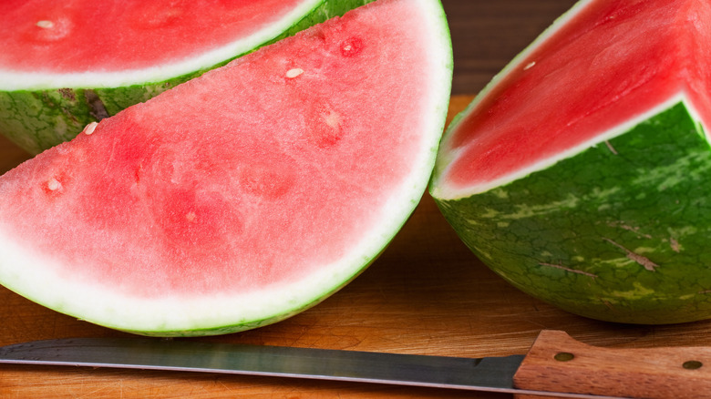 cut watermelon pieces knife