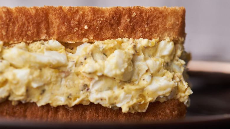 egg salad on white bread