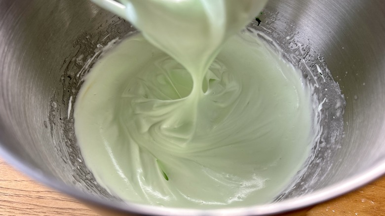 Green meringue in bowl