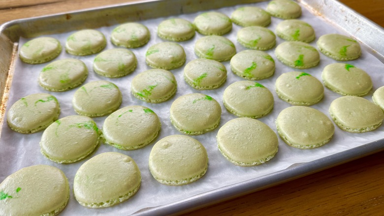 Baked key lime macarons